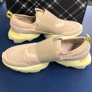 Sorel Kinetic Impact Strap Shoe, Size 9, Tan/Yellow